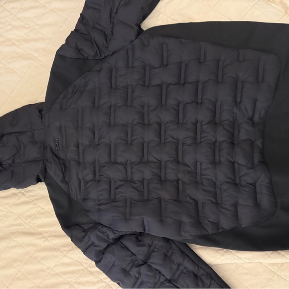 TUMI Men's Navy Quilted Lightweight Puffer Jacket - Size X-Large - 1527501041 - Picture 14 of 16